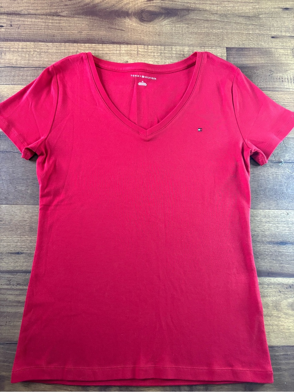 Tommy Hilfiger Women's Red V-Neck Short Sleeve Tee